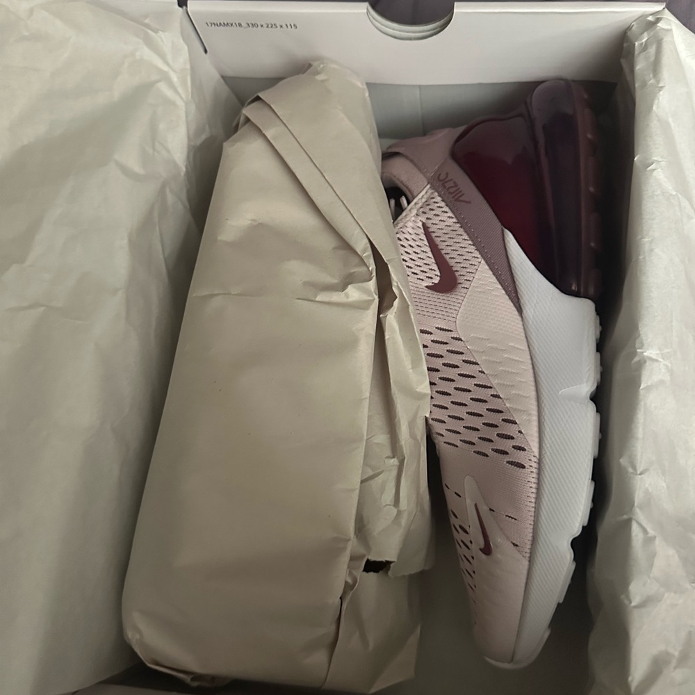 Nike Air Max 270 in pink and burgundy women’s 10